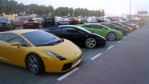 سوق-الإمارات-للسيارات-أعلى-نمو-في-العالم.jpg