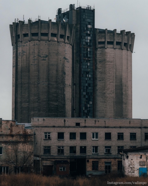 Первый в СССР элеватор вертикального типа.jpg