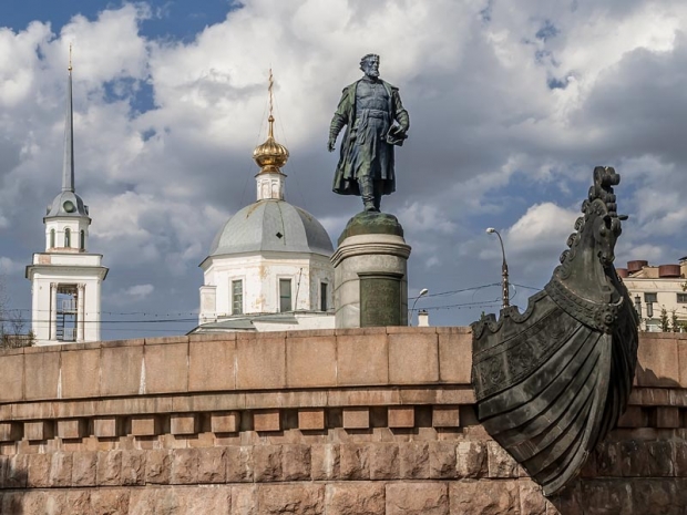 pamyatnik-afanasiyu-nikitinu-tver-2.jpg